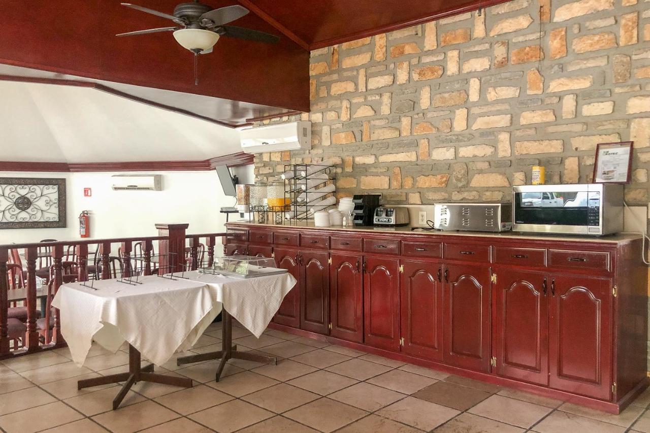 Capital O Palms Hotel, Acuna Сьюдад-Акунья Экстерьер фото